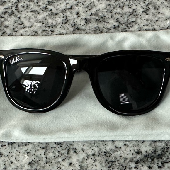 WeeFarers Baby Sunglasses Age 0-1 - Picture 2 of 5